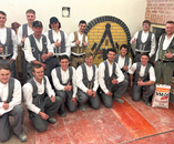 die 13 Azubis des diesjährigen Begabtenkurses mit dem Nationaltrainer Kevin Schulz die 13 Azubis des diesjährigen Begabtenkurses mit dem Nationaltrainer Kevin Schulz